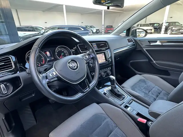 Volkswagen Golf view 12