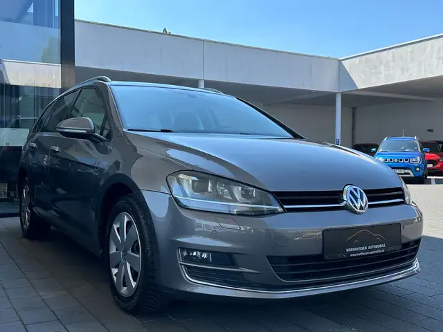 Volkswagen Golf view 2