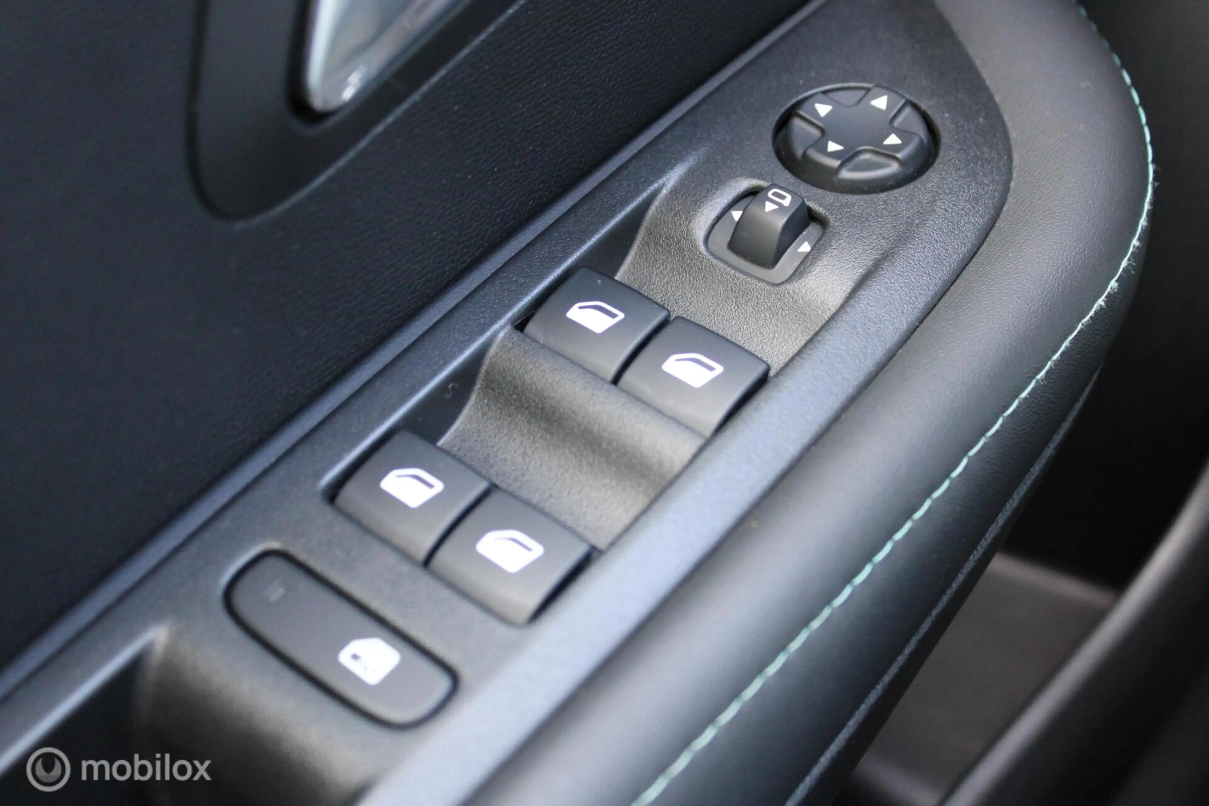Peugeot e-208 EV Active Pack 50 kWh, Wit parelmoer, Donker glas, — photo 29