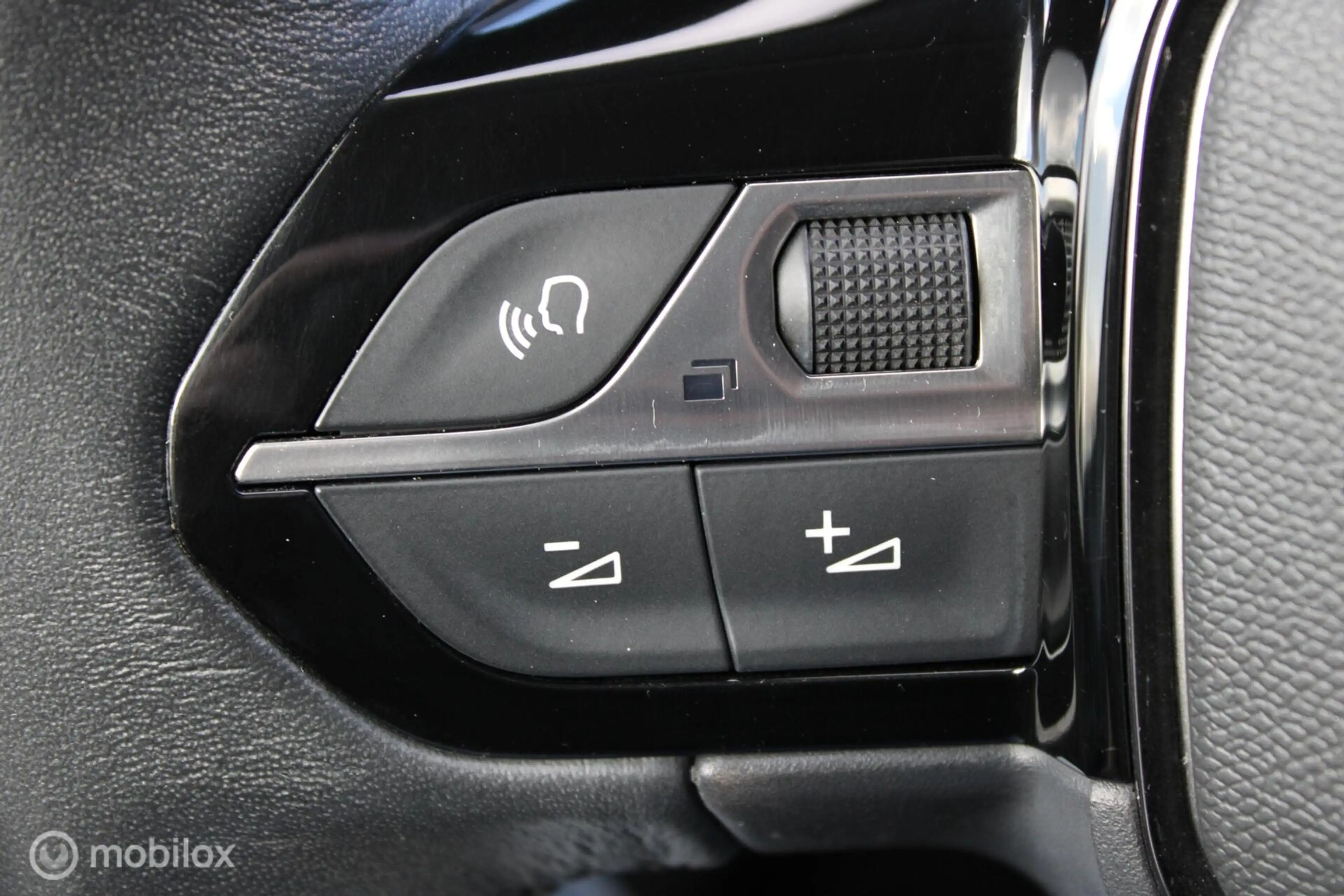 Peugeot e-208 EV Active Pack 50 kWh, Wit parelmoer, Donker glas, — photo 28