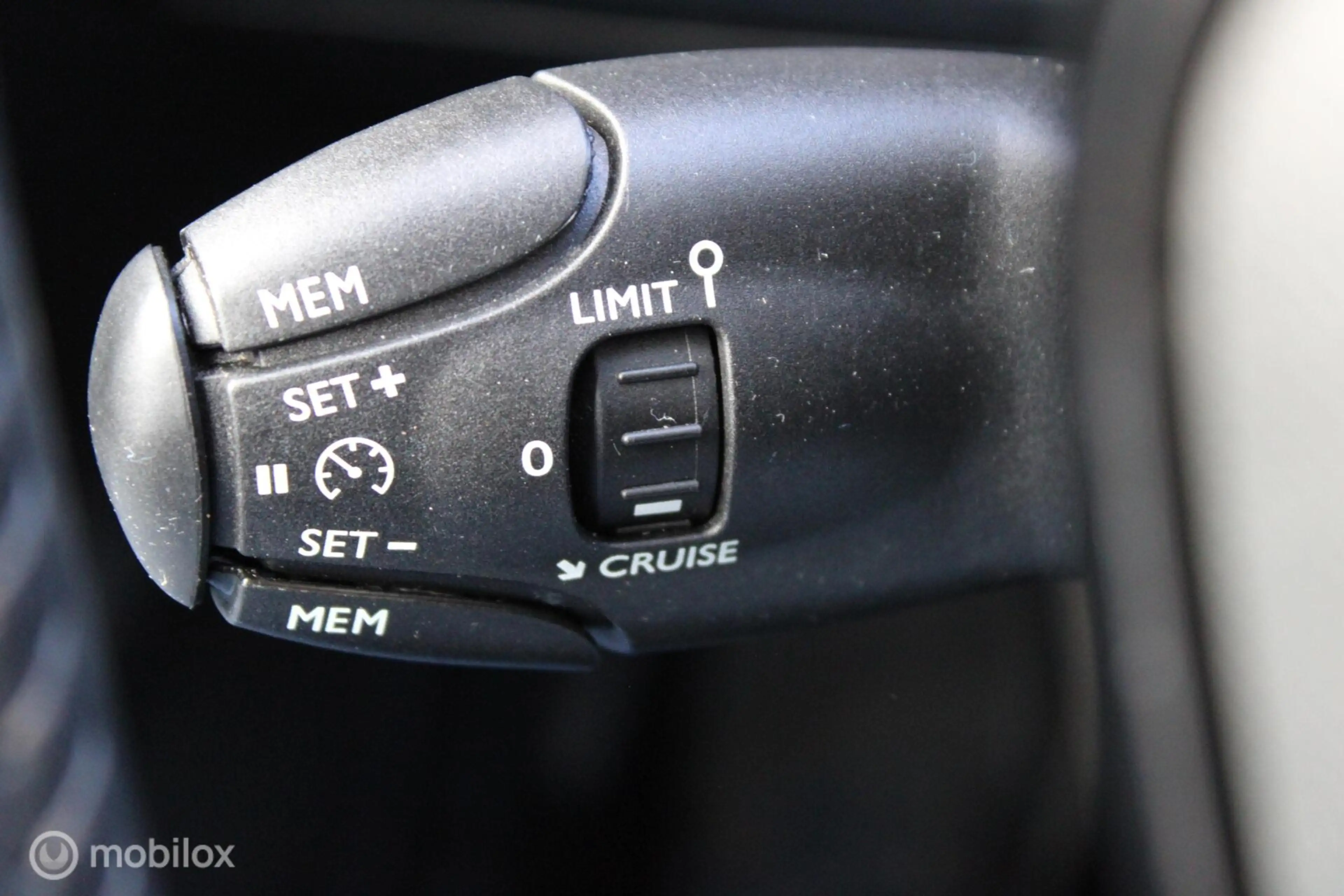 Peugeot e-208 EV Active Pack 50 kWh, Wit parelmoer, Donker glas, — photo 33