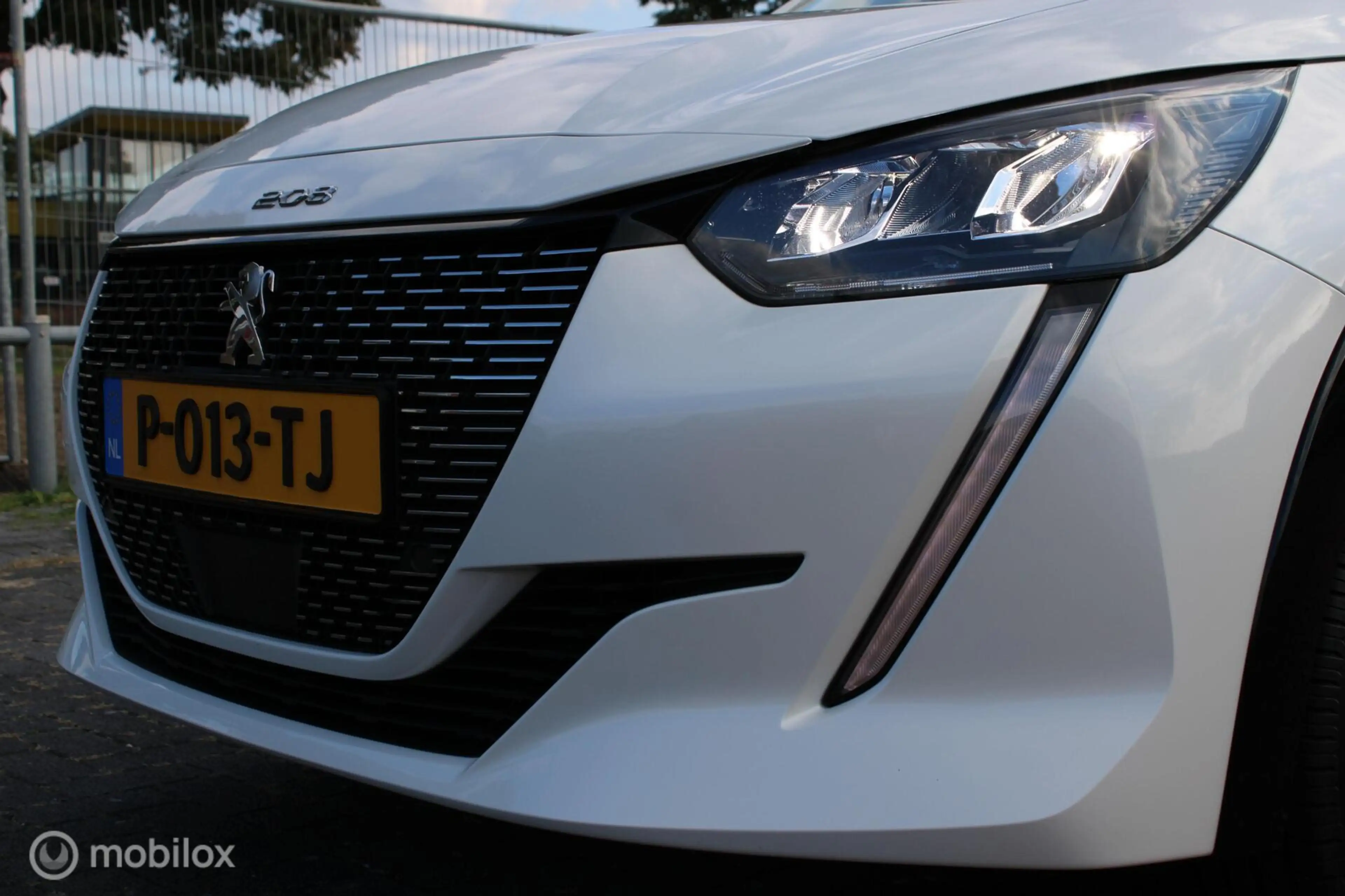Peugeot e-208 EV Active Pack 50 kWh, Wit parelmoer, Donker glas, — photo 5