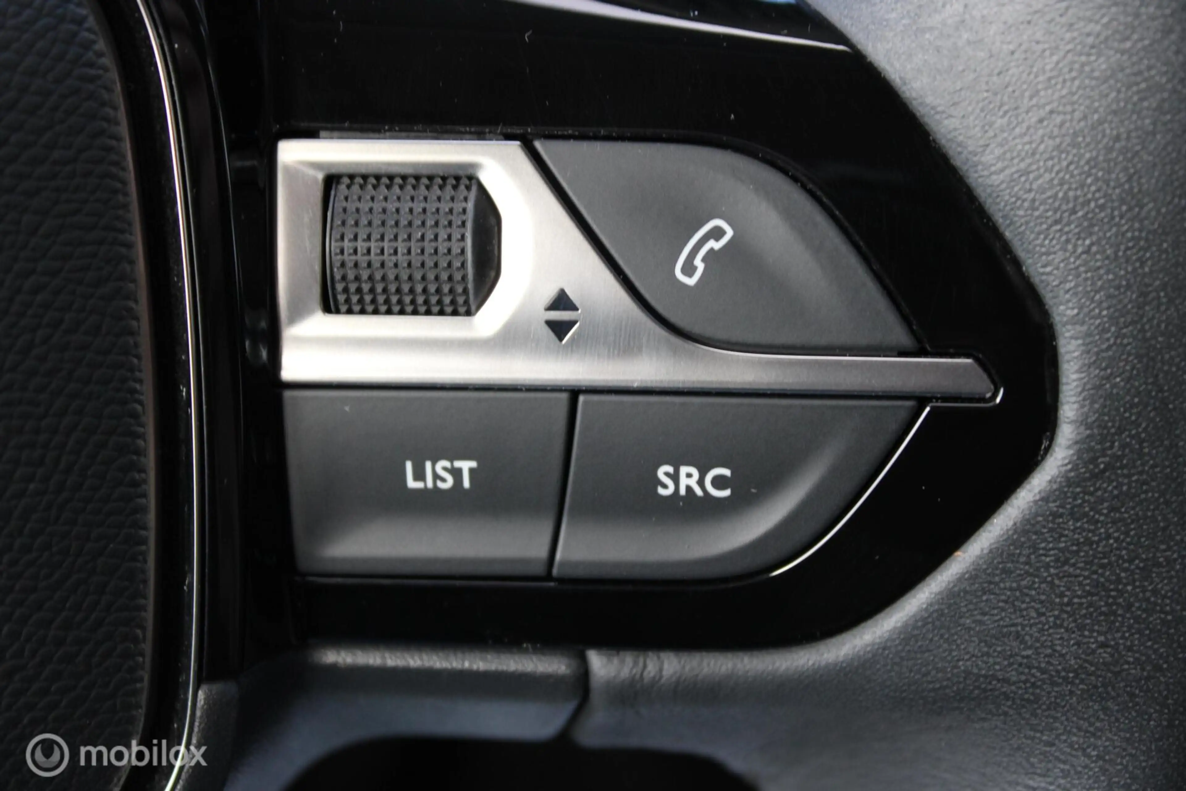 Peugeot e-208 EV Active Pack 50 kWh, Wit parelmoer, Donker glas, — photo 27