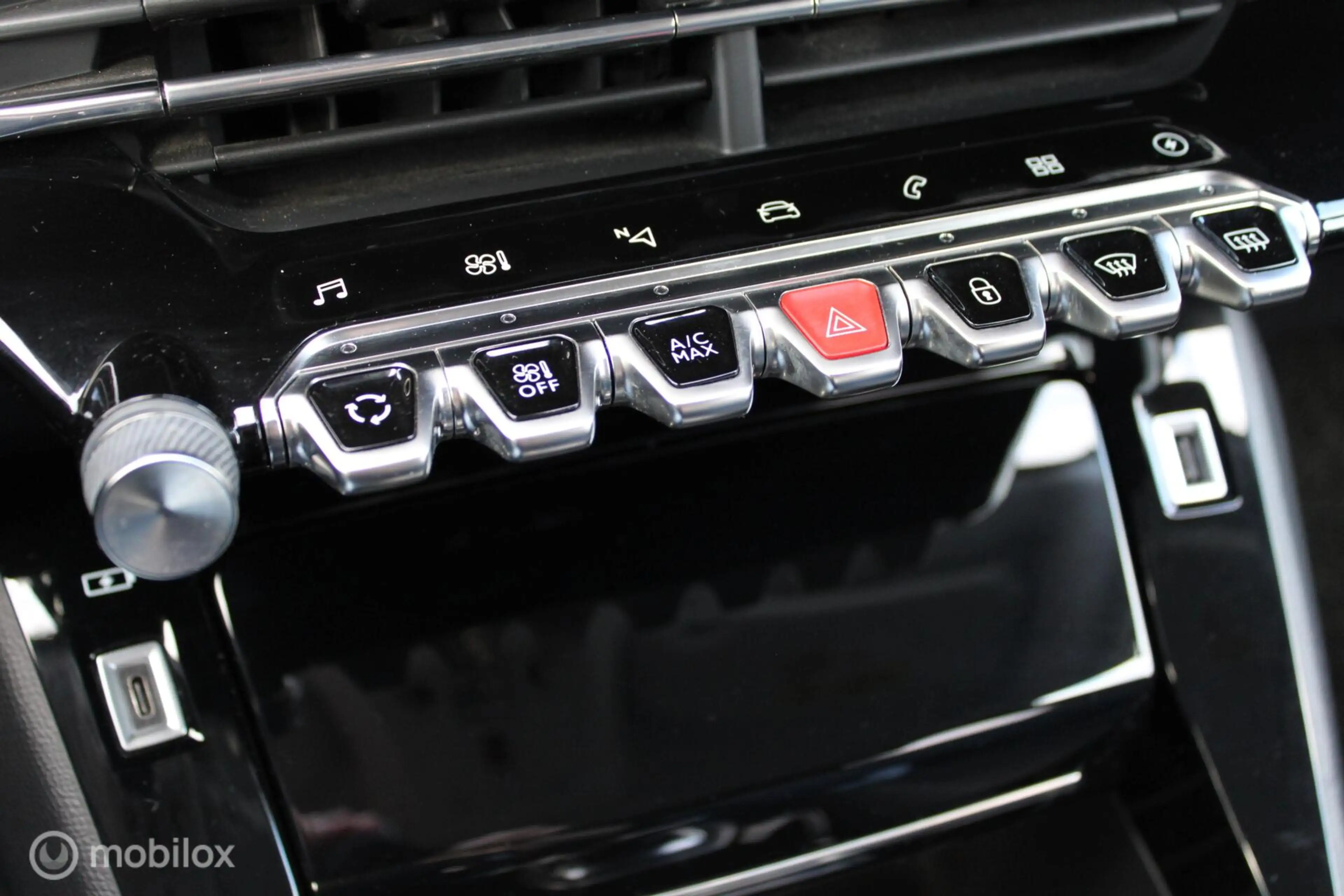 Peugeot e-208 EV Active Pack 50 kWh, Wit parelmoer, Donker glas, — photo 25