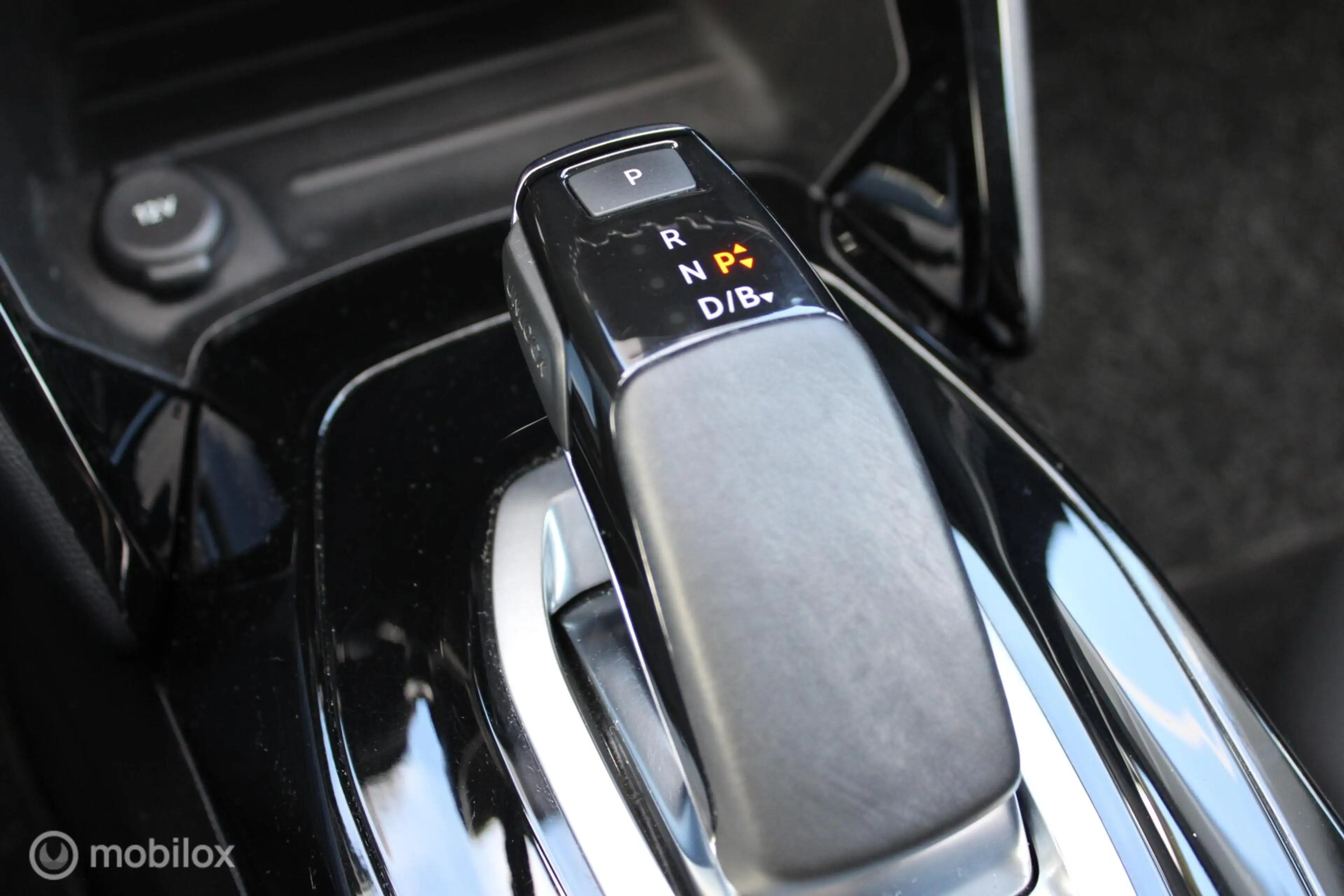 Peugeot e-208 EV Active Pack 50 kWh, Wit parelmoer, Donker glas, — photo 17