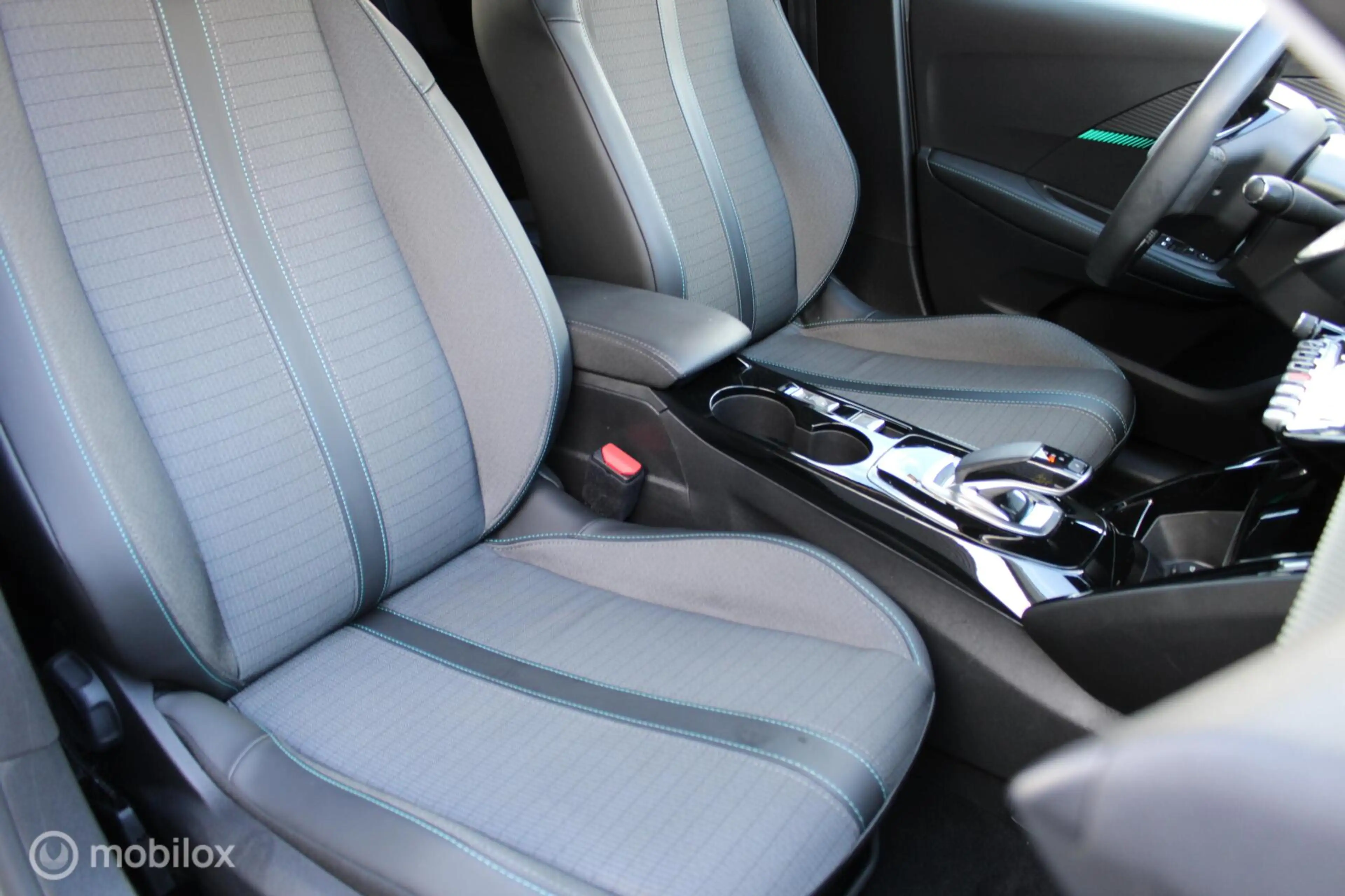 Peugeot e-208 EV Active Pack 50 kWh, Wit parelmoer, Donker glas, — photo 12
