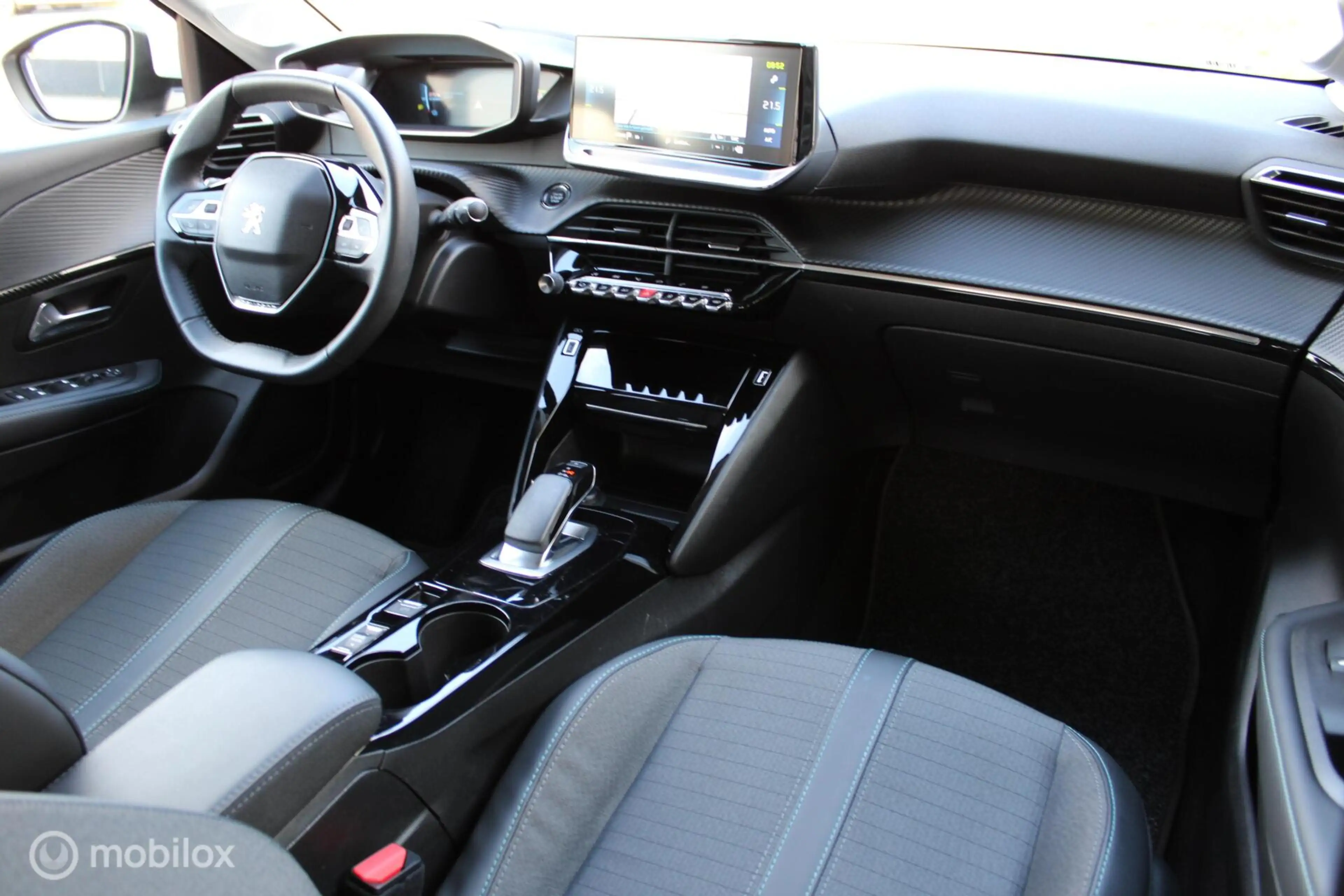 Peugeot e-208 EV Active Pack 50 kWh, Wit parelmoer, Donker glas, — photo 2