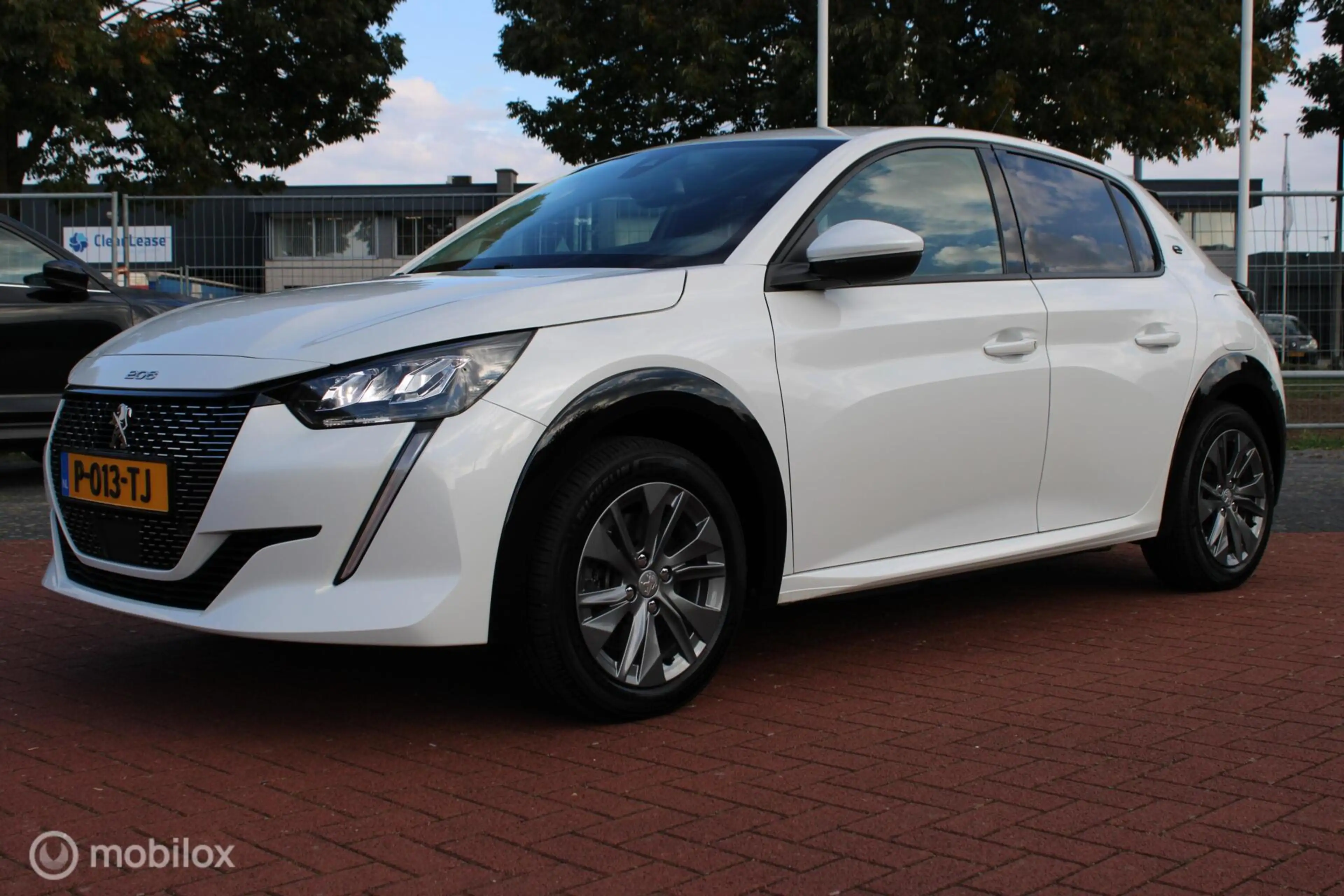 Peugeot e-208 EV Active Pack 50 kWh, Wit parelmoer, Donker glas, — photo 30