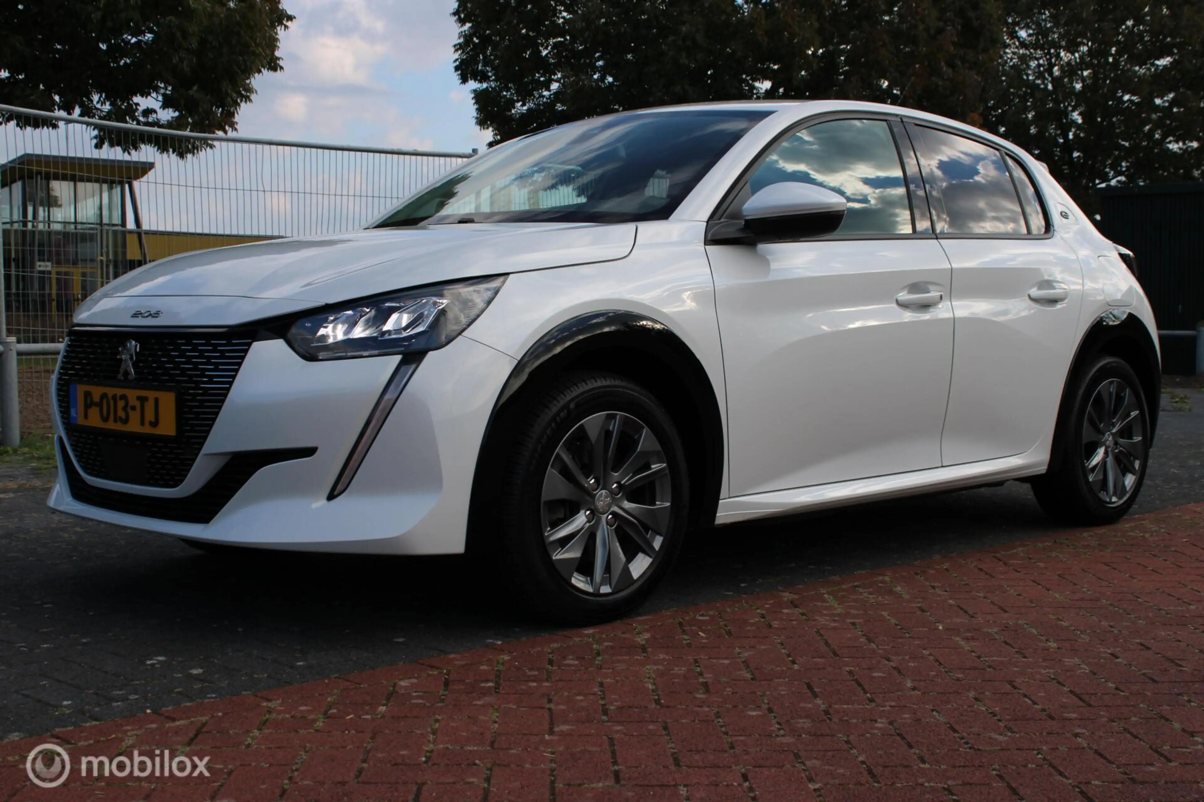Peugeot e-208 EV Active Pack 50 kWh, Wit parelmoer, Donker glas, — photo 13