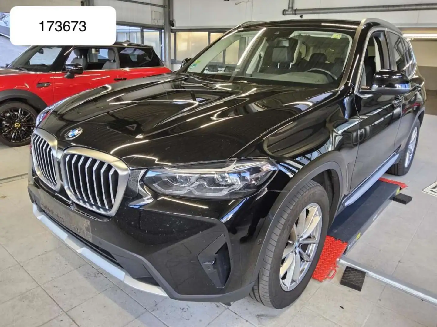 BMW X3 20d xDr Facelift Sport NAVI/LEDER/AHK/LED/KAM Noir - 1