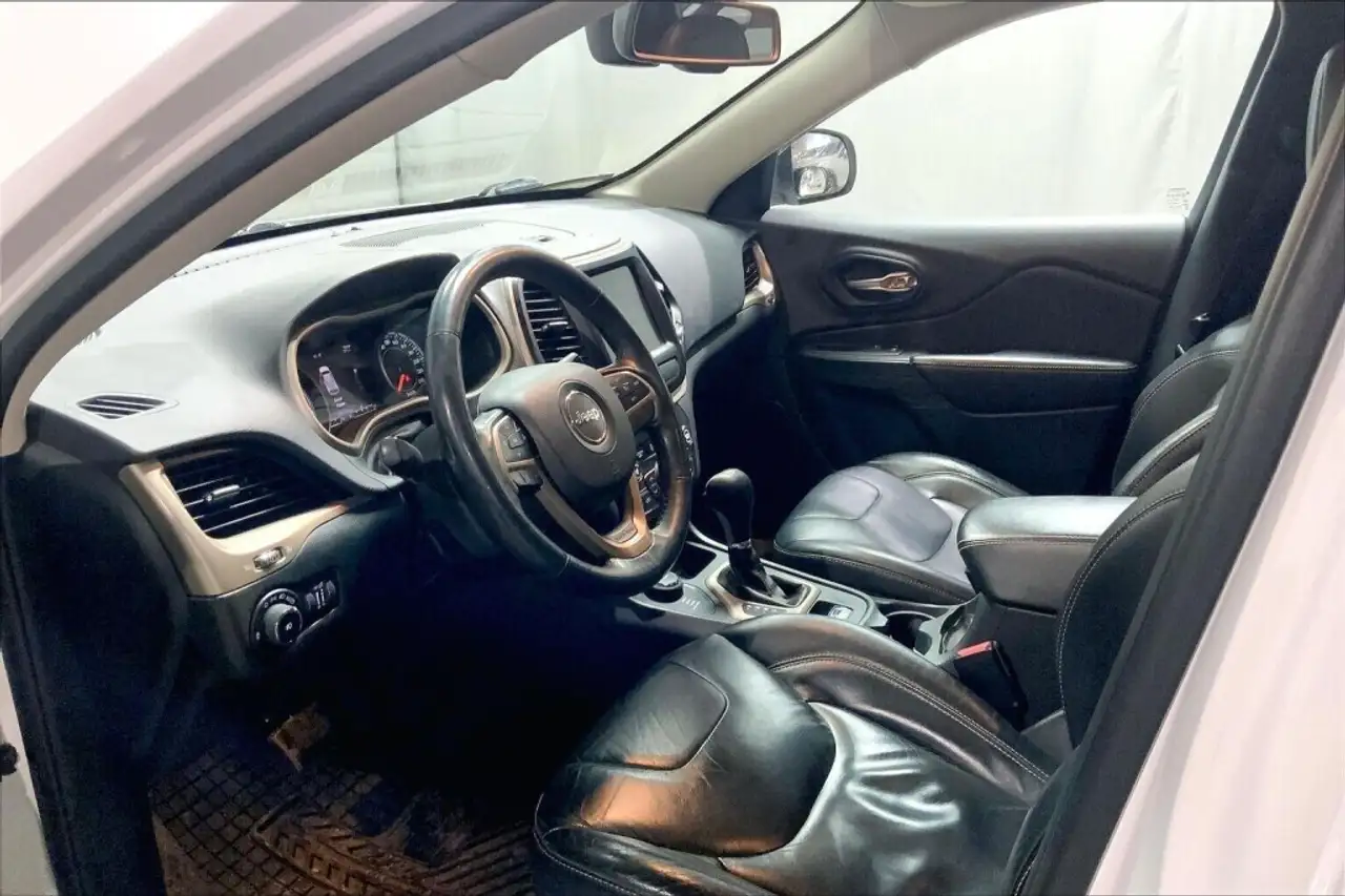 Jeep Cherokee снимка Jeep Cherokee
