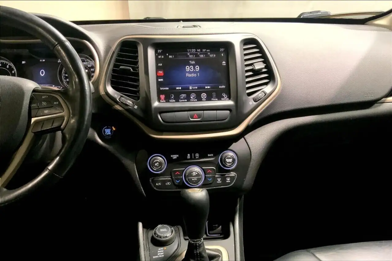 Jeep Cherokee снимка Jeep Cherokee