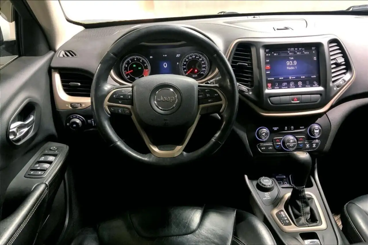 Jeep Cherokee снимка Jeep Cherokee