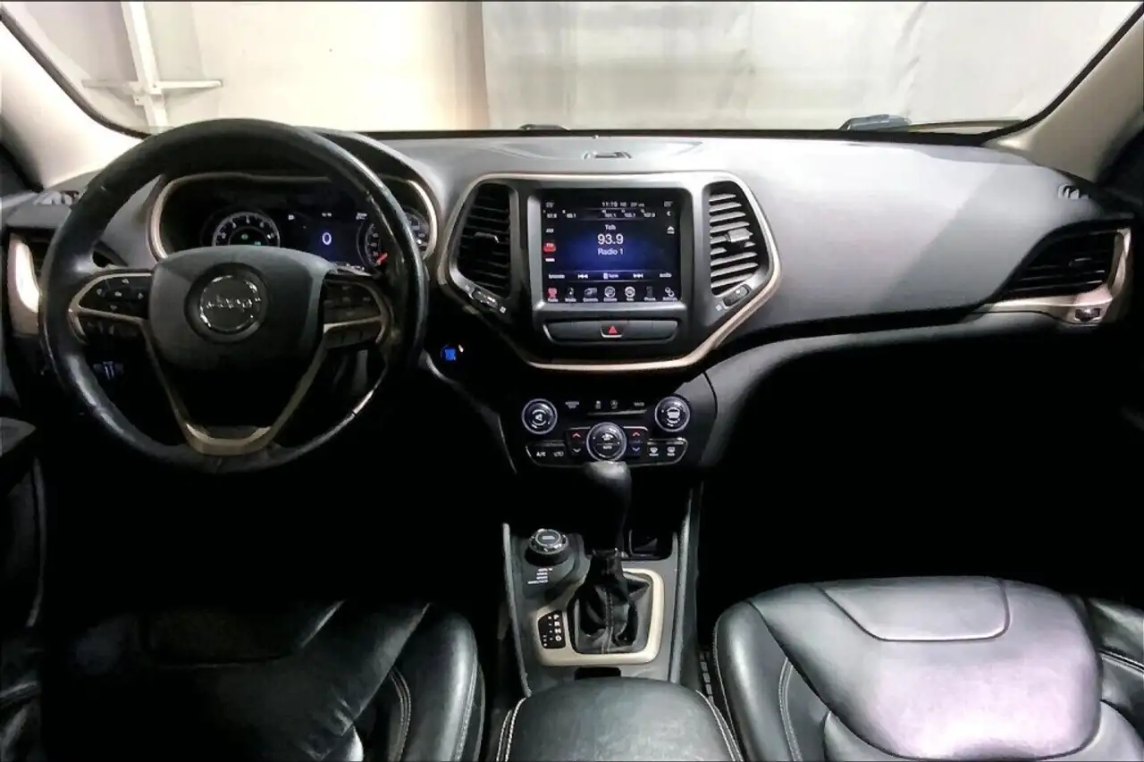 Jeep Cherokee снимка Jeep Cherokee