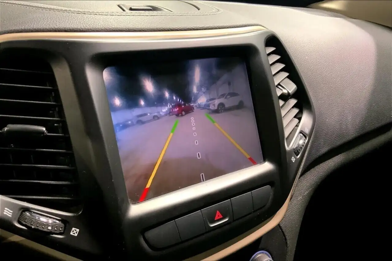 Jeep Cherokee снимка Jeep Cherokee