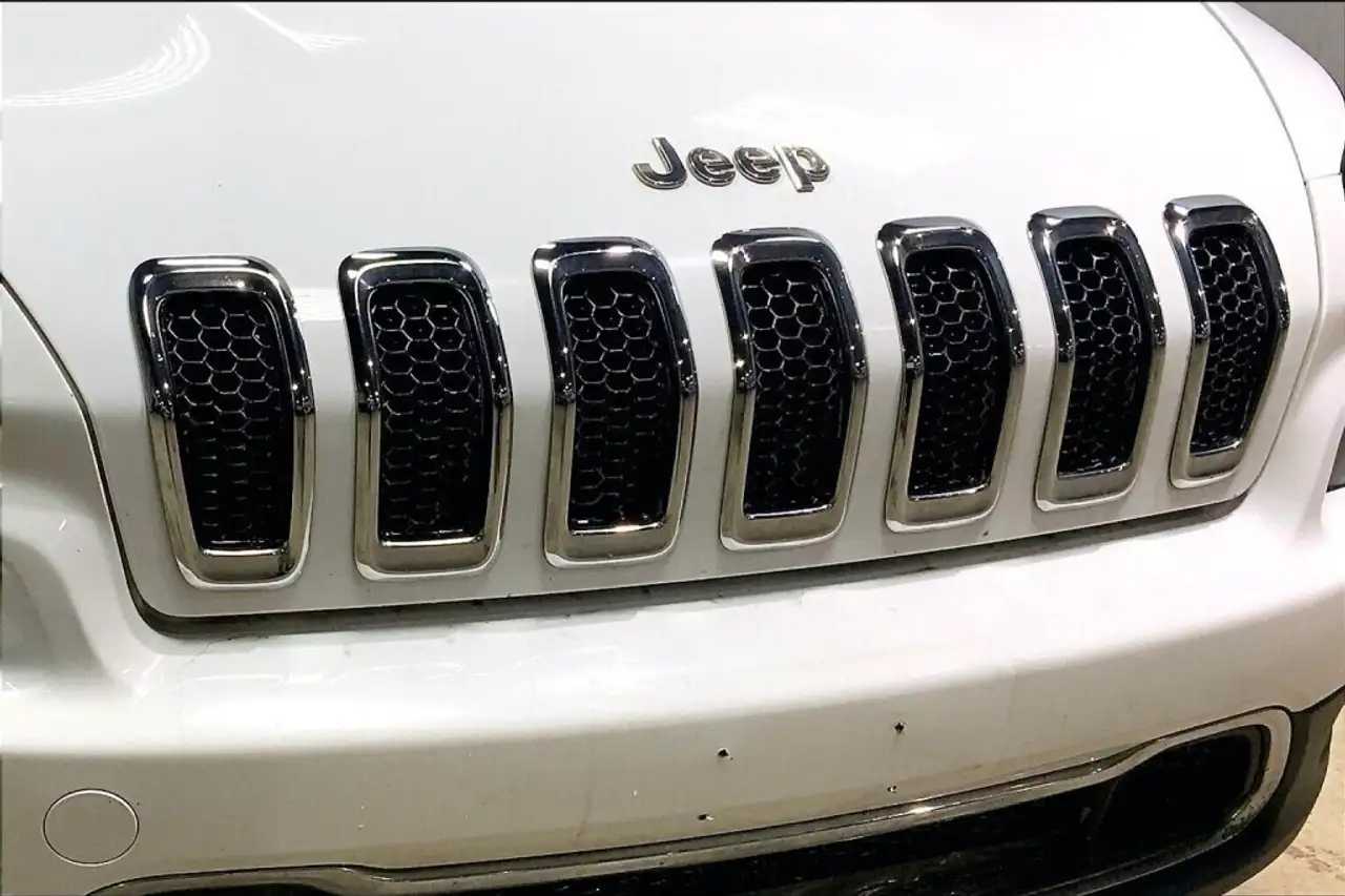 Jeep Cherokee снимка Jeep Cherokee