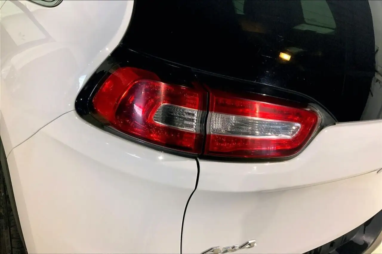 Jeep Cherokee снимка Jeep Cherokee