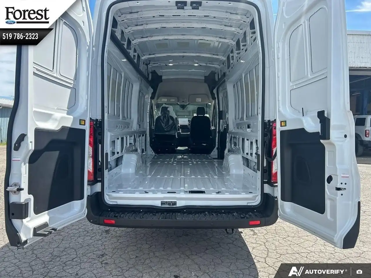 Ford Transit Cargo Van снимка Ford Transit Cargo Van