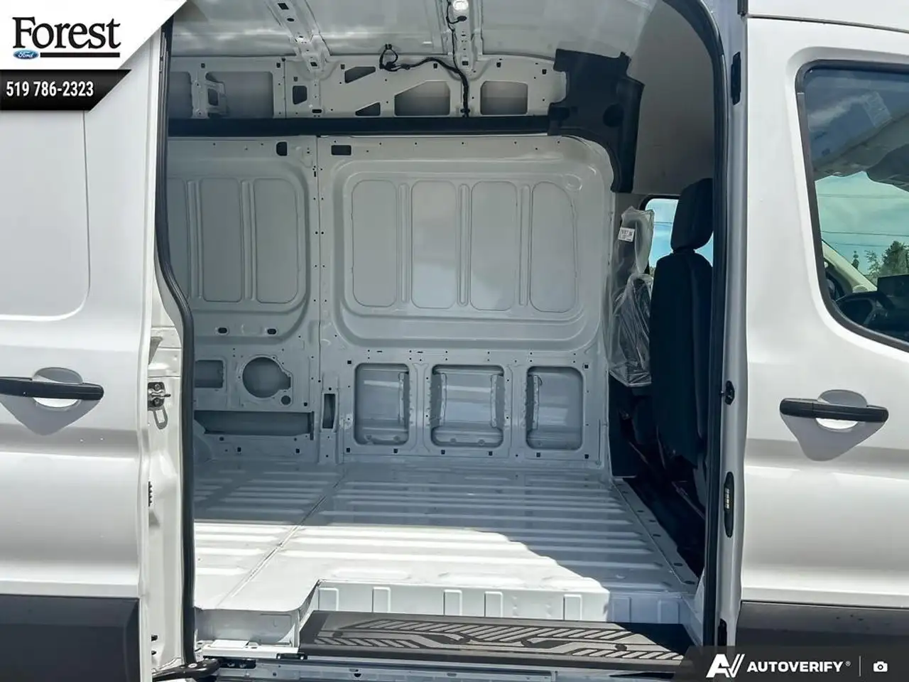 Ford Transit Cargo Van снимка Ford Transit Cargo Van