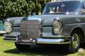Mercedes-Benz 220 b W111 – Zeitlose Eleganz der Heckflossen-Ära Grau - thumbnail 2