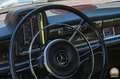 Mercedes-Benz 220 b W111 – Zeitlose Eleganz der Heckflossen-Ära Plateado - thumbnail 20