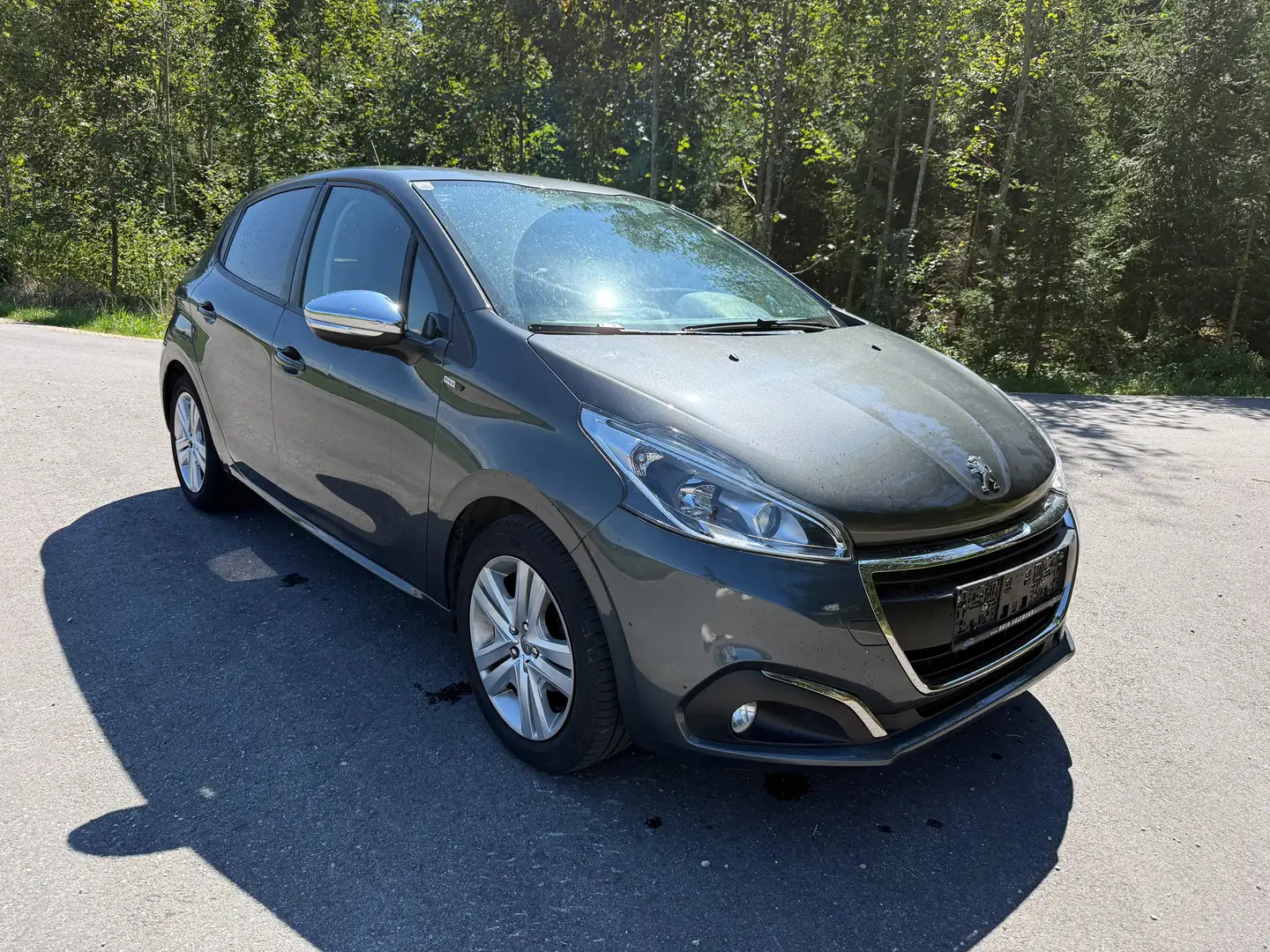 Peugeot 208 208 Style 1,2 PureTech 82 Style Grau - 2