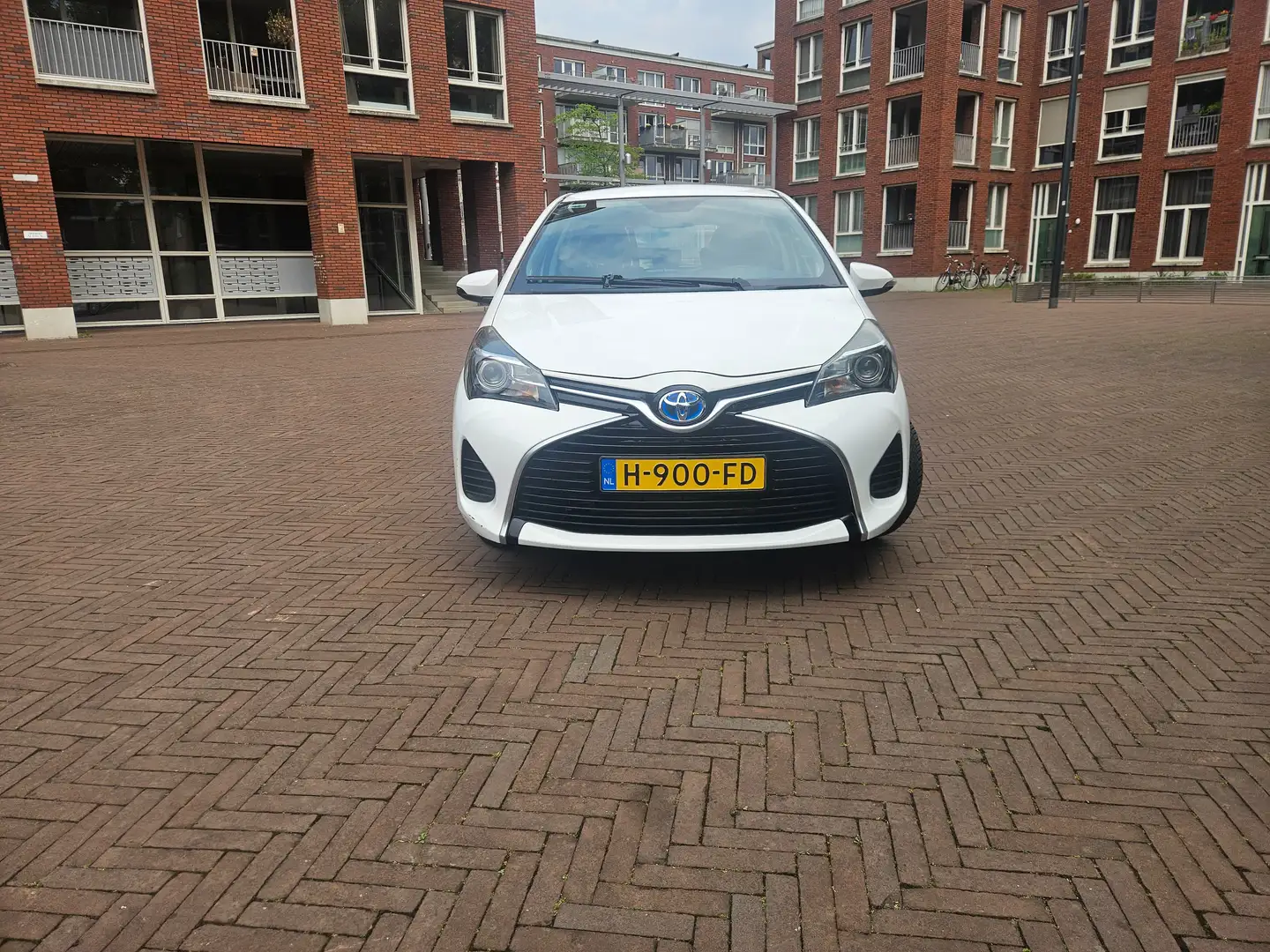 Toyota Yaris 1.5 Hybrid Comfort Wit - 2