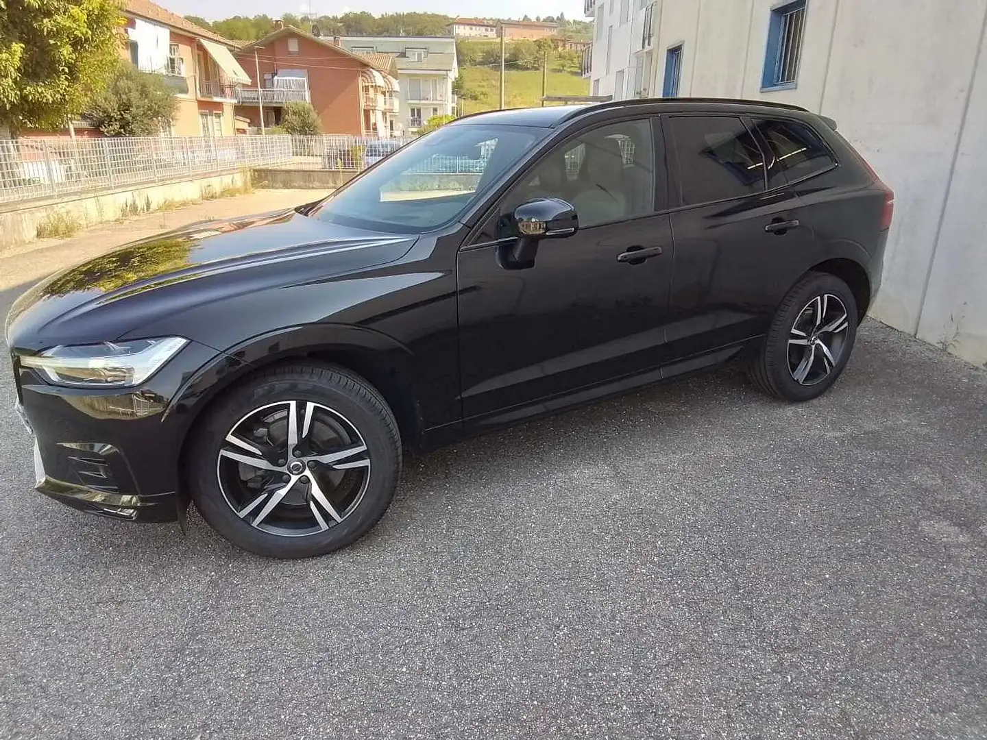 Volvo XC60 R-Design, B4 AWD mild hybrid (D) automatico Nero - 1
