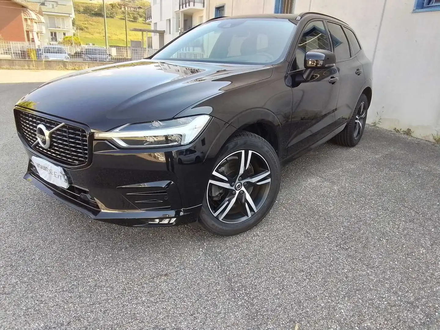 Volvo XC60 R-Design, B4 AWD mild hybrid (D) automatico Nero - 2