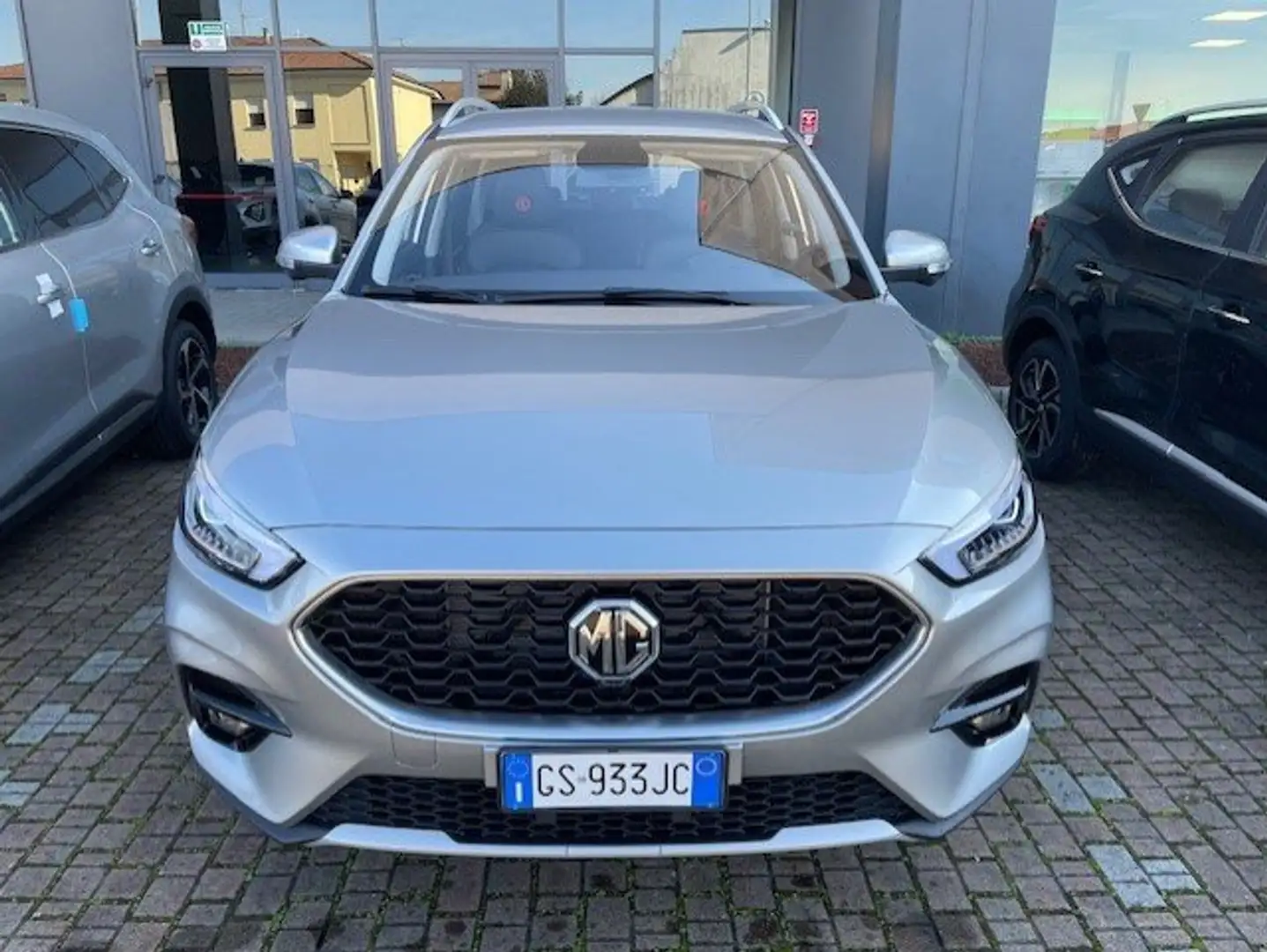 MG ZS 1.5 Luxury Argent - 2