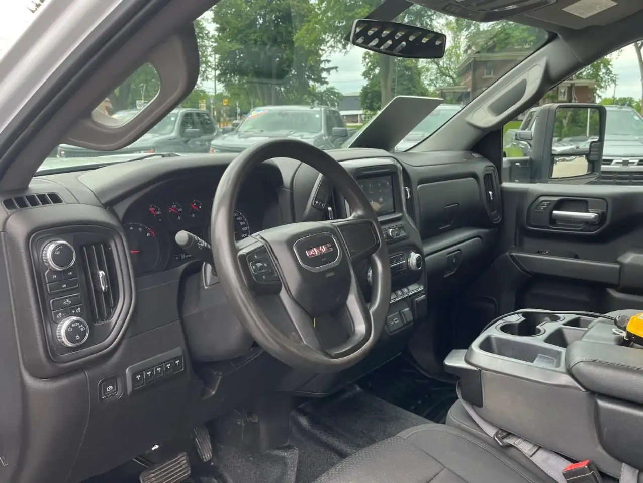 GMC Sierra 3500HD снимка GMC Sierra 3500HD