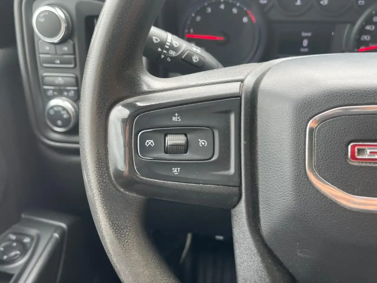 GMC Sierra 3500HD снимка GMC Sierra 3500HD