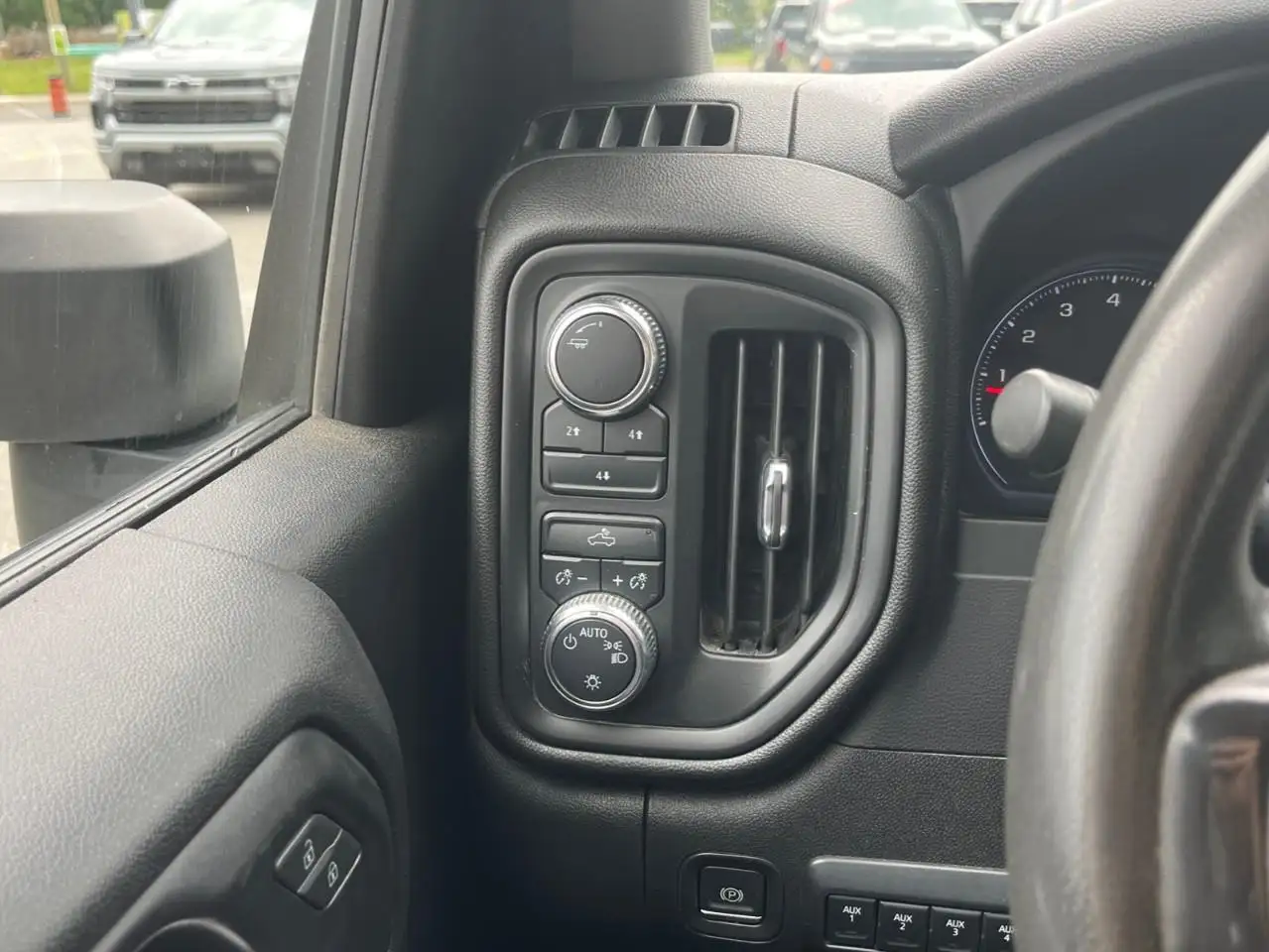 GMC Sierra 3500HD снимка GMC Sierra 3500HD