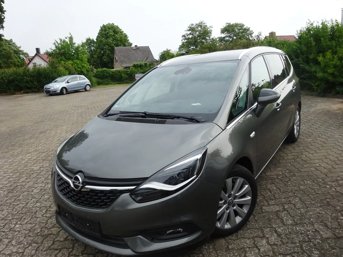 Opel Zafira Innovation Grau - 2