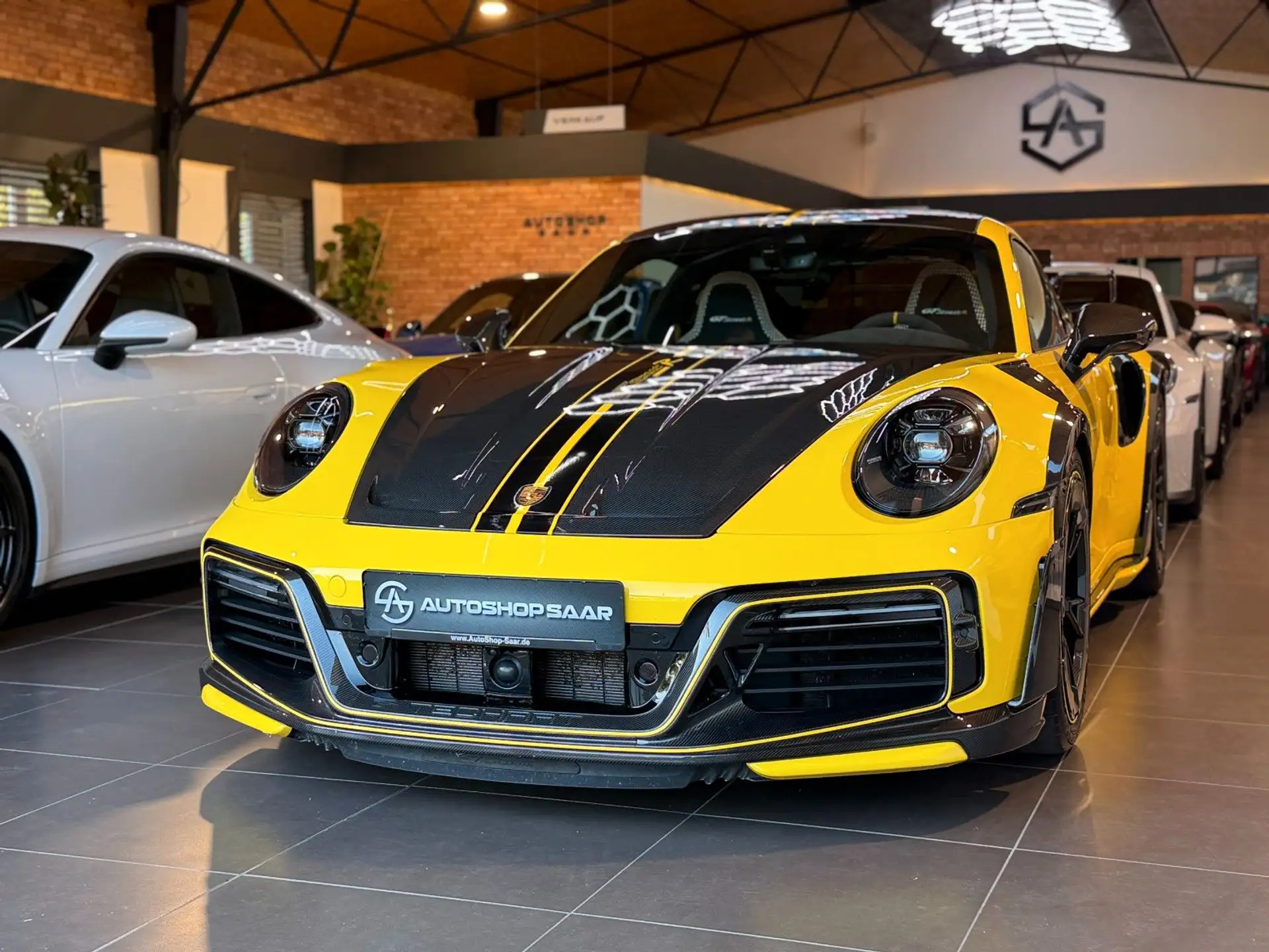 포르쉐 911 Turbo S Coupe 2022 노랑 사진 3