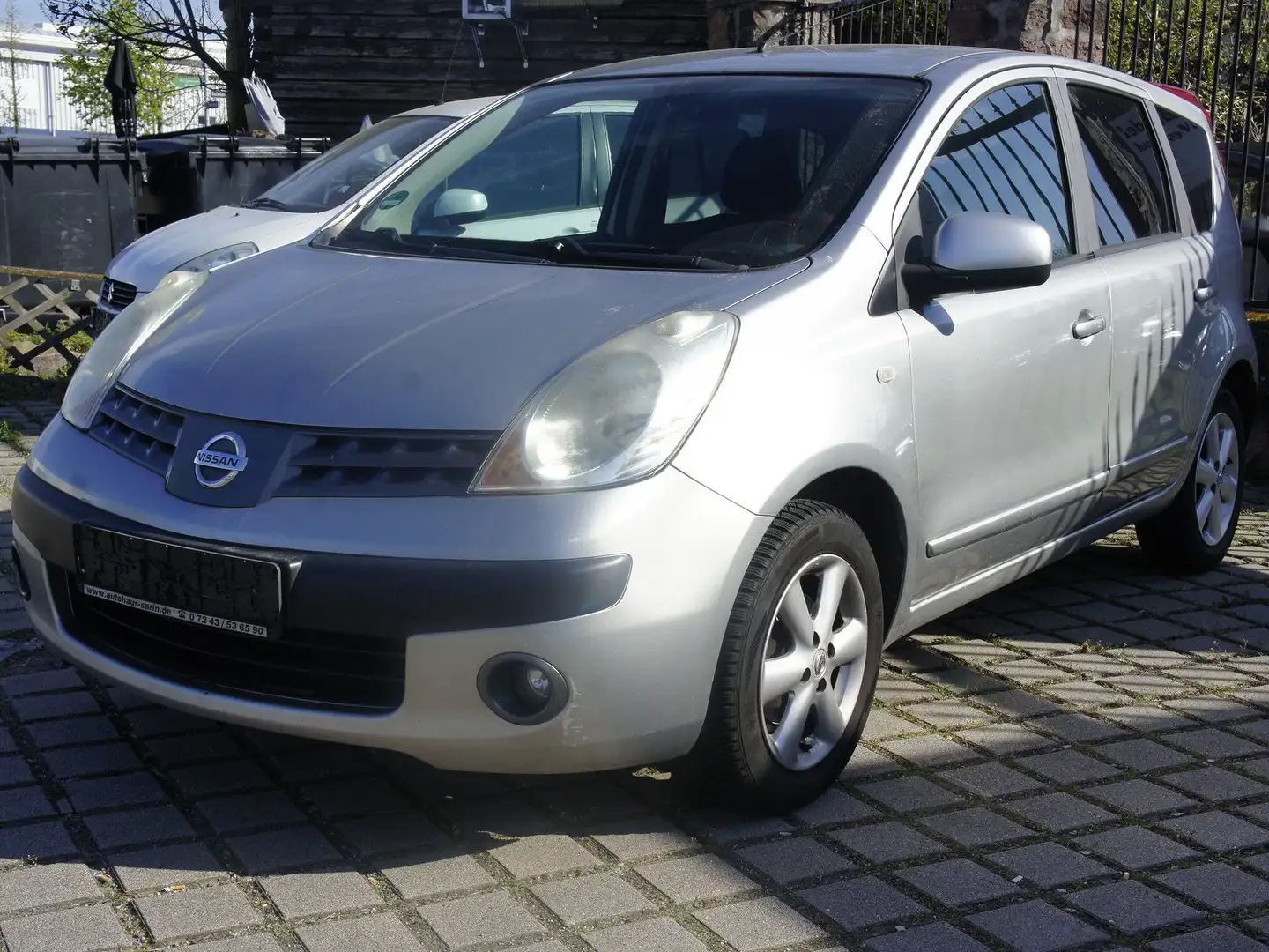 Nissan Note 1.6 acenta Grau - 2