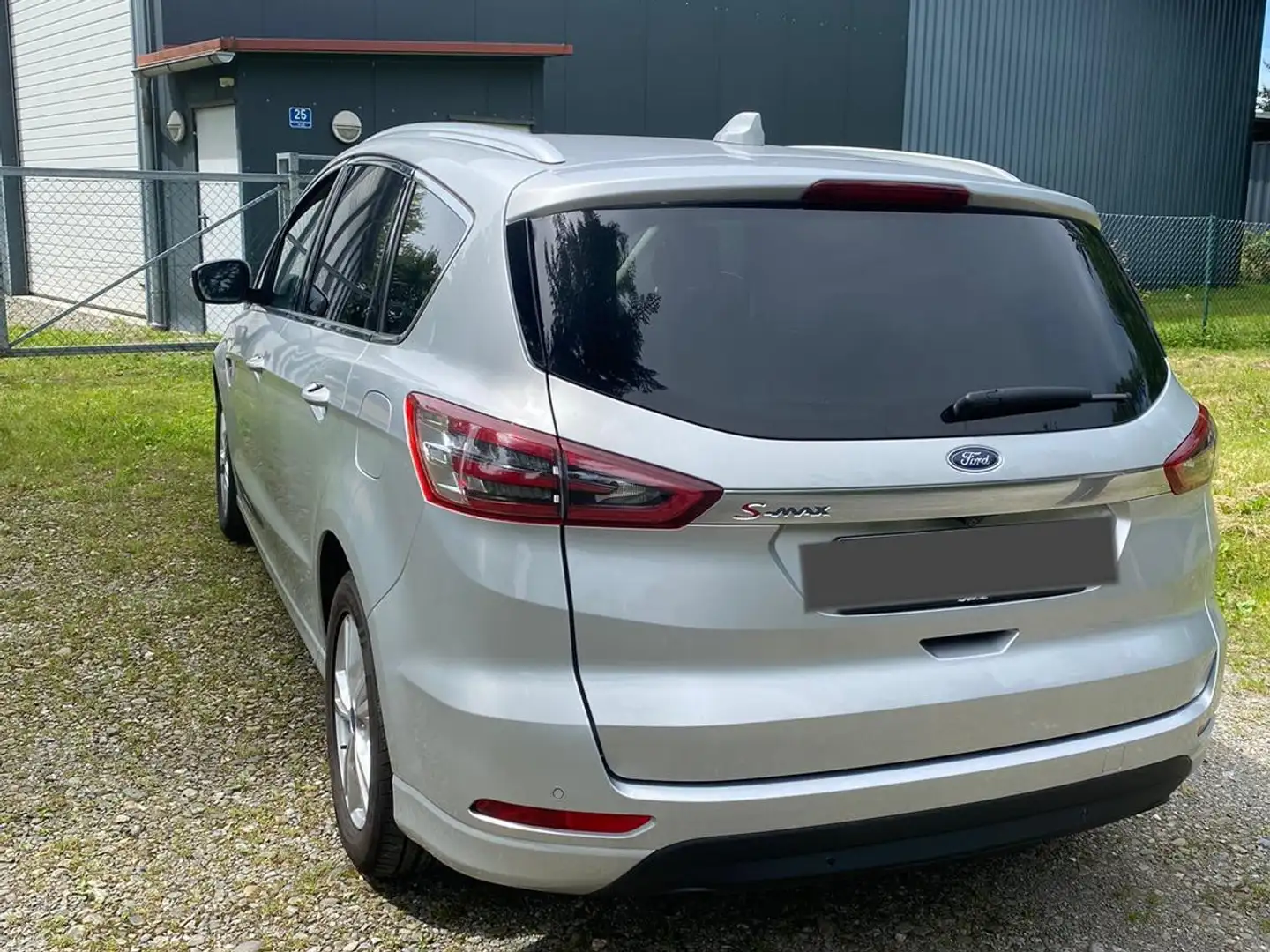 Ford S-Max 2.0 EcoBlue Aut. TITANIUM Grau - 2