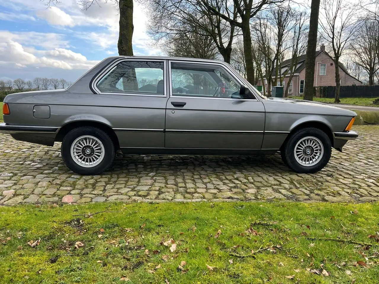 BMW 320 E21, foto 6
