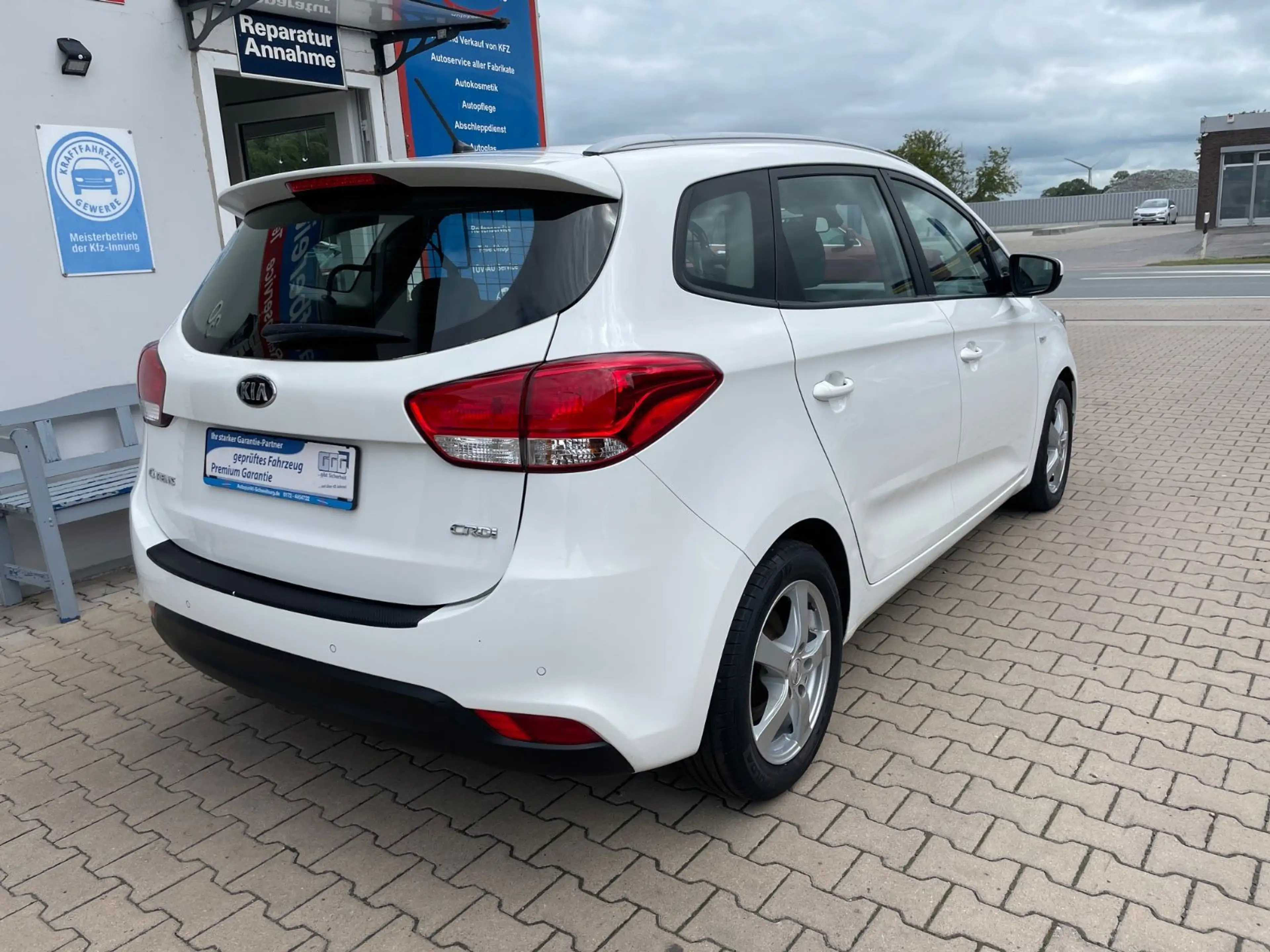 Kia Carens Edition 7 aus 1.Hand TÜV-AU 02-2028 — photo 4