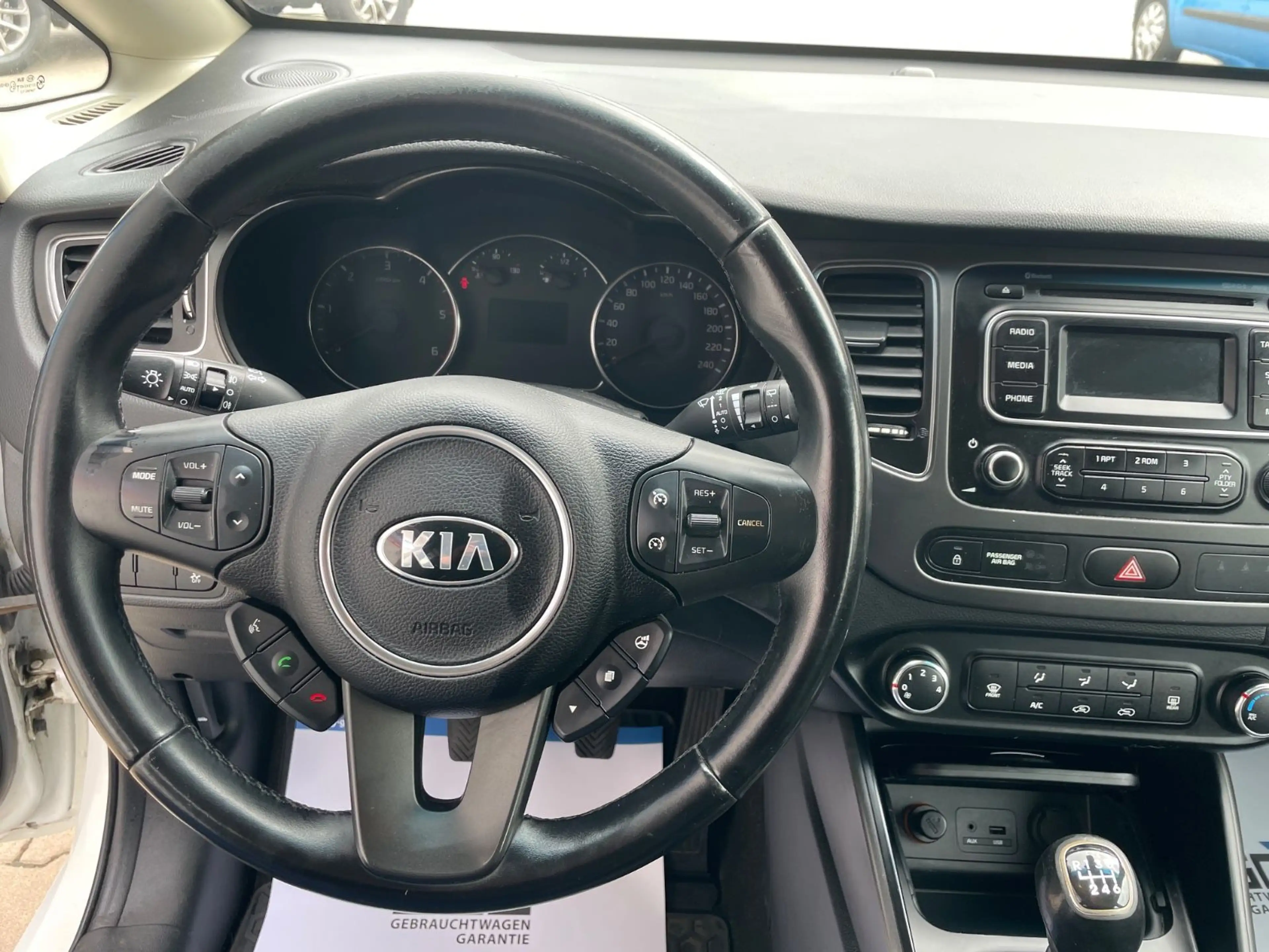Kia Carens Edition 7 aus 1.Hand TÜV-AU 02-2028 — photo 8