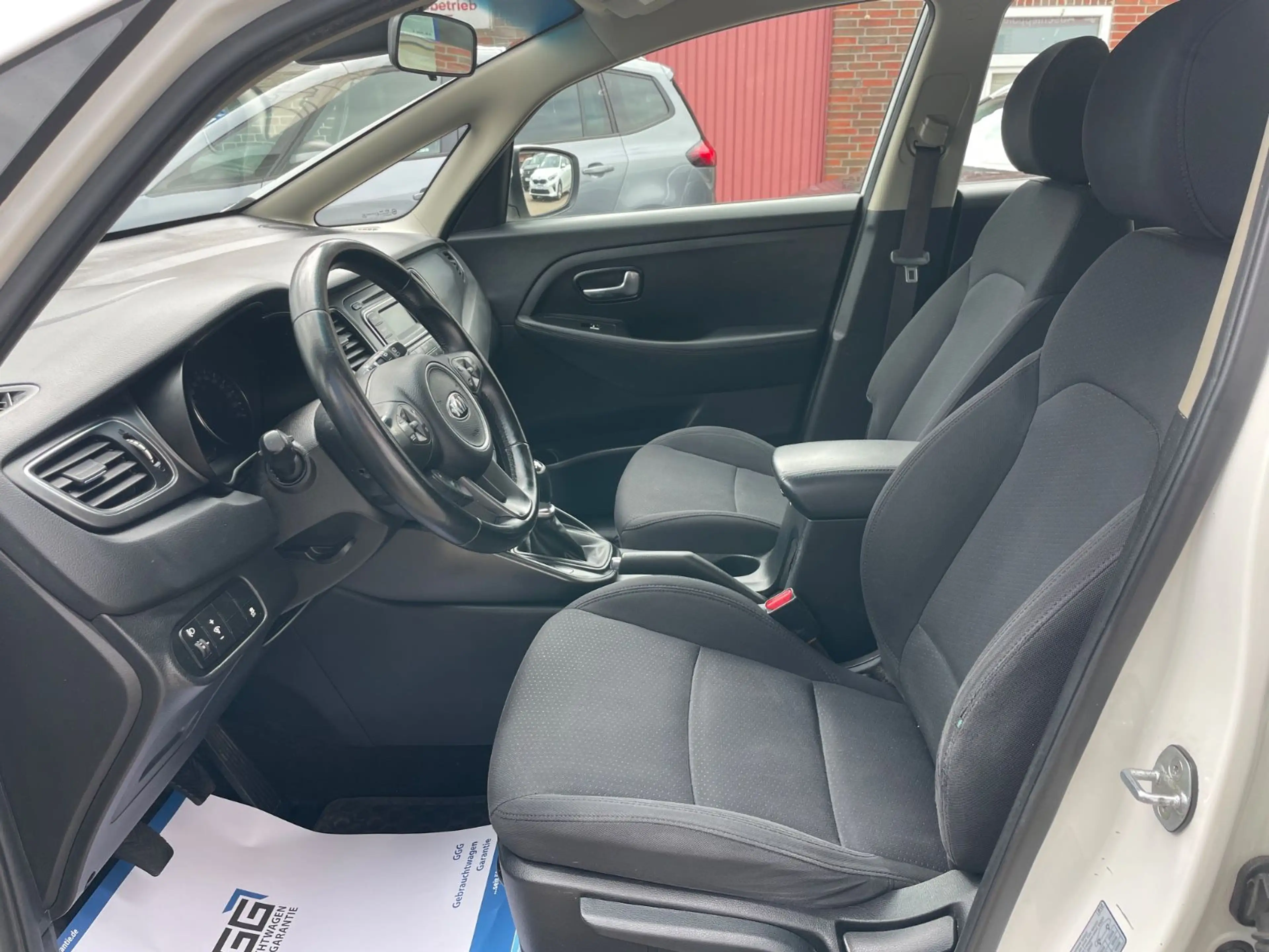 Kia Carens Edition 7 aus 1.Hand TÜV-AU 02-2028 — photo 5