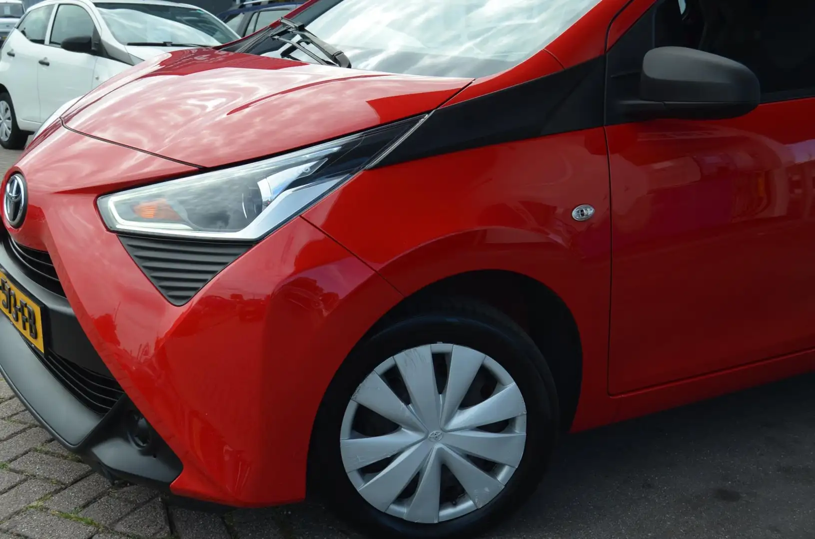 Toyota Aygo 1.0 VVT-i x-fun |5DRS| AIRCO|NIEUWMODEL|BLUETOOTH| Rojo - 2