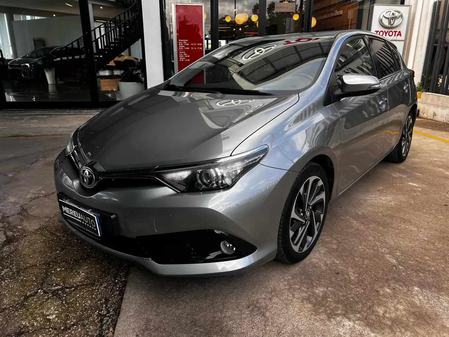 Toyota Auris 1.6 D-4D Active Gris - 1