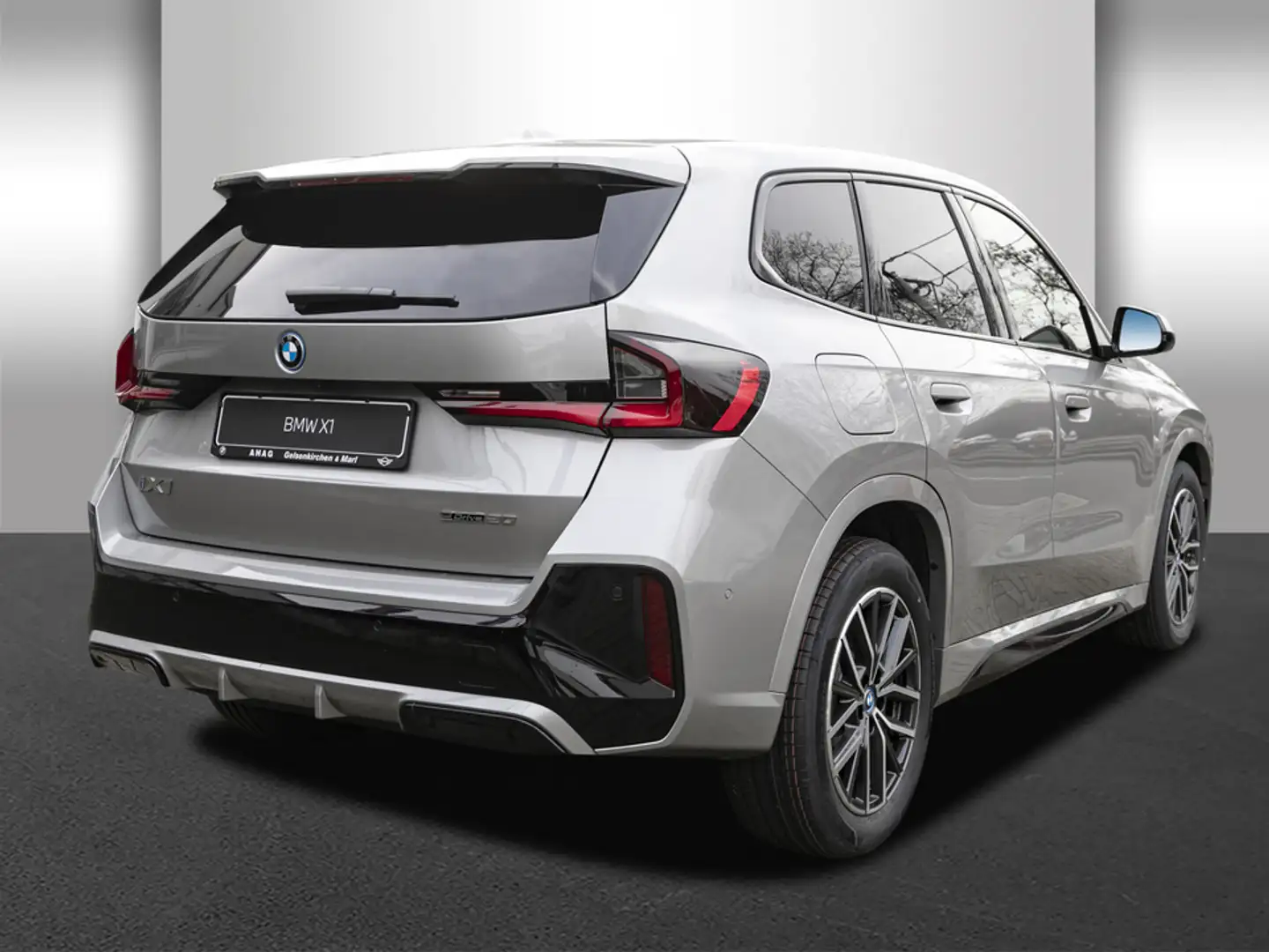 BMW iX1 eDrive20 | M Sport Paket | Innovations Paket | Hea Silber - 2