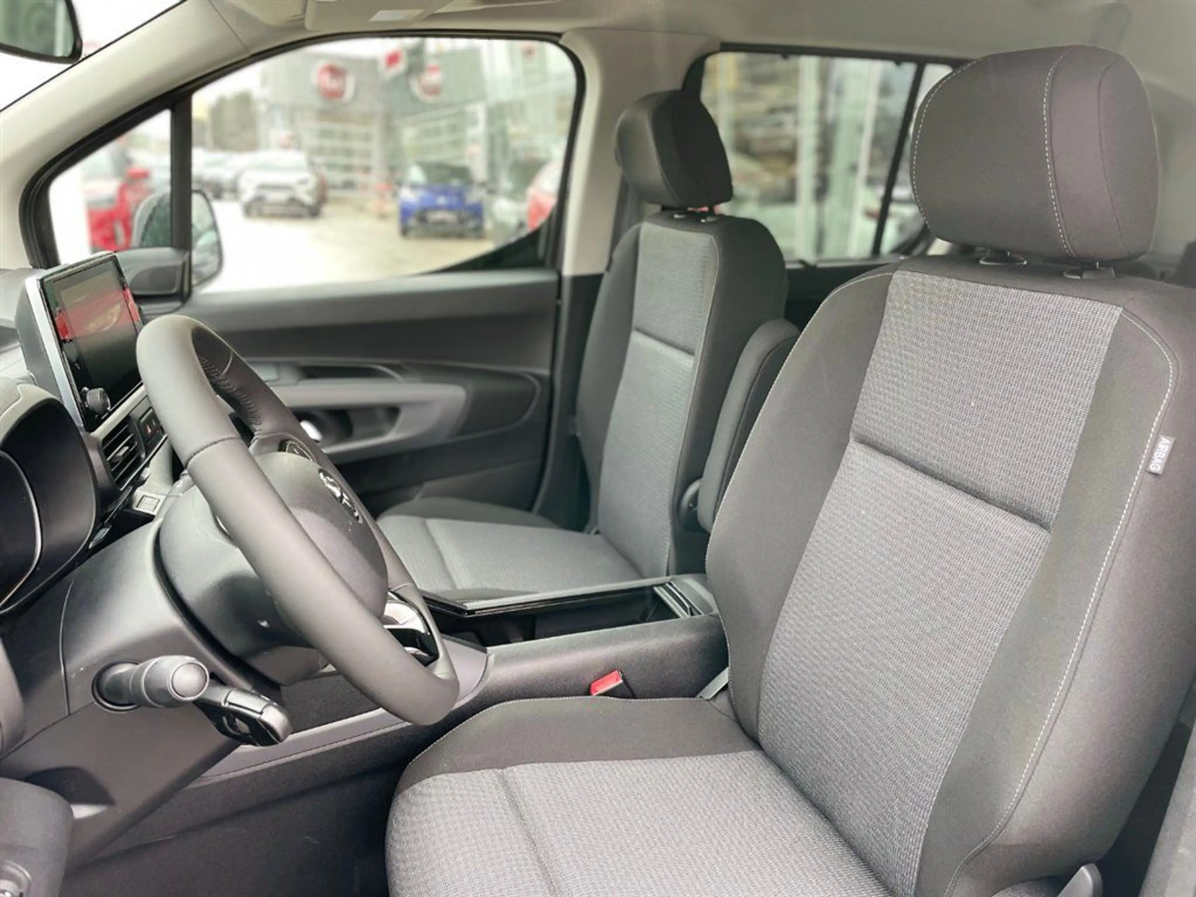 Toyota Proace City Verso L1 1,5 D-4D 130 Family — photo 9