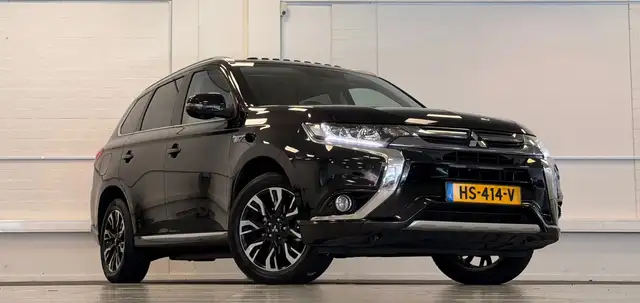 Mitsubishi Outlander view 2