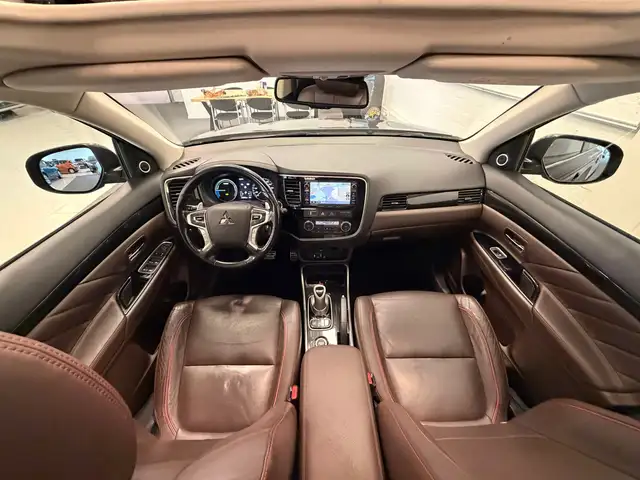 Mitsubishi Outlander view 8