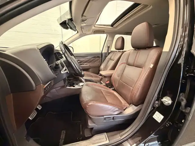 Mitsubishi Outlander view 9