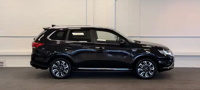 Mitsubishi Outlander view 5