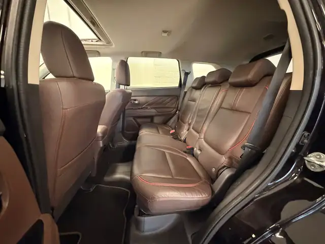 Mitsubishi Outlander view 10
